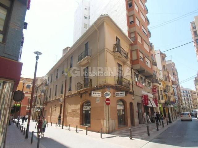 Piso en venta en Castellón de la Plana, Hospital Plaza del Real. Piso en venta en Centro, 8 dormitorios. Pisos Castellón de la.