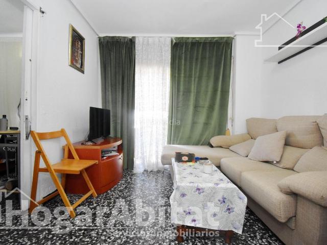 Piso en venta en Castellón de la Plana, Plaza Donoso Cortés Avenida Magdalena. OPORTUNIDAD! LUMINOSO Y ECONÓMICO CON BALCÓN Y AMUEBLADO, CERCA DEL CENTRO. Pisos Castellón de la.