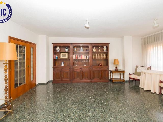Piso en venta en Castellón de la Plana, Rafalafena. Exclusiva vivienda de 176 m2 con terraza y vistas en la plaza Mª Agustina, en pleno centro de Castellón. Pisos Castellón de la.