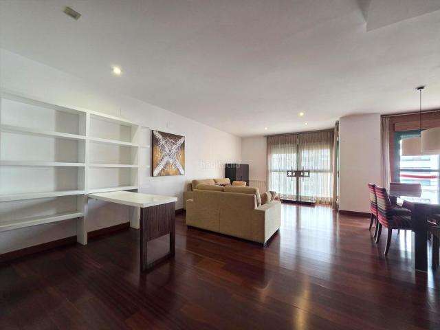 Piso en venta en Castellón de la Plana, Rafalafena. Se vende magnífico piso en el Boulevard Vicente Blasco Ibáñez, en Pau Taxida. Piso alto, con vistas despejadas, en residencial cer. Pisos Castellón.