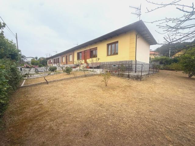 Piso en venta en Castrillón, Piedras Blancas. Casa pareada de 3 dormitorios con finca en Castrillón. Pisos.