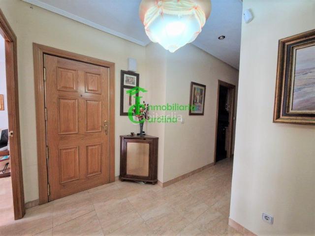 Piso en venta en Carolina La. Piso en venta en Centro, 4 dormitorios. Pisos Carolina.