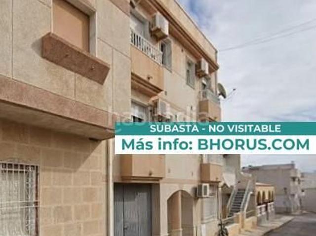 Piso en venta en Carboneras. Pisos.