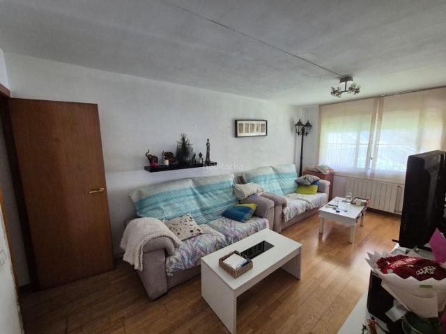 Piso en venta en Barcelona, El Coll. Amplio piso en el corazón de Horta. Pisos.