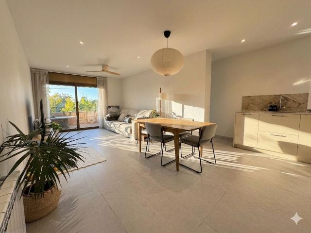 Piso en venta en Cardedeu. PISO TOTALMENTE REFORMADO EN EL CENTRO DE CARDEDEU CON GRAN TERRAZA ORIENTACION OESTE. Pisos.
