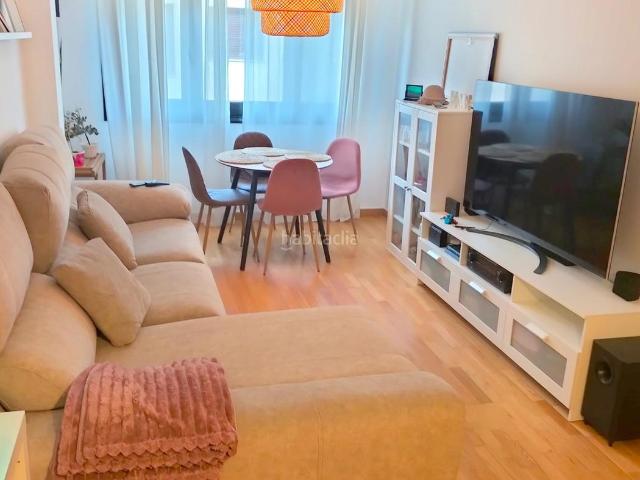 Piso en venta en Carral. Se vende piso de dos dormitorios con garaje y trastero. Pisos.