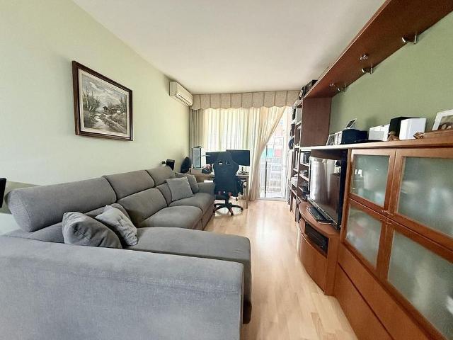 Piso en venta en carretera Antiga de València, Badalona, de 70 m² 3 habitaciones por 245.000