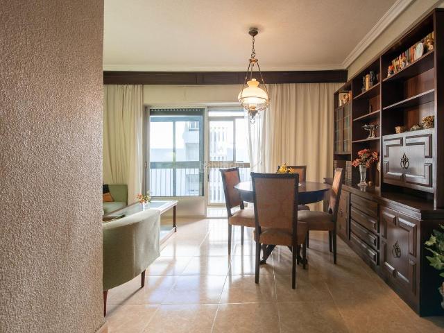 Piso en venta en Cartagena, Casco Antiguo. AMPLIO PISO EN TIERNO GALVÁN CON GARAJE. Pisos.