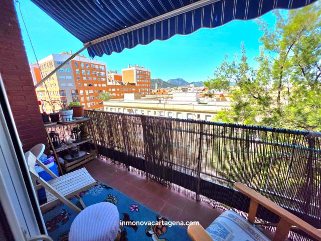 Piso en venta en Cartagena, Ciudad Jardín. ? Venta de Piso en Ramón y Cajal: Espacioso, Luminoso y con Ascensor¿. Pisos.
