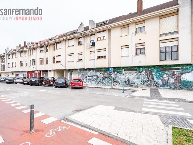 Piso en venta en Cartes. Piso de tres habitaciones, baño, aseo y garaje en Santiago de Cartes. Pisos.