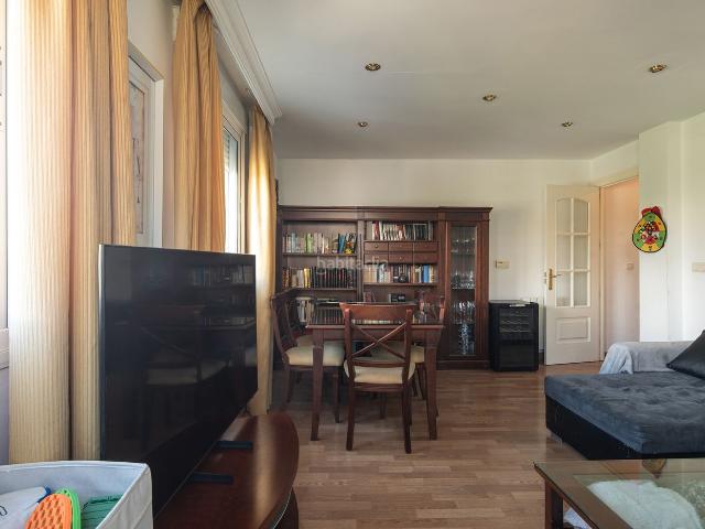 Piso en venta en Cenes de la Vega. Magnífico piso en Cenes de la Vega, rodeado de naturaleza y a pocos pasos de la avenida principal. Pisos Cenes de la.