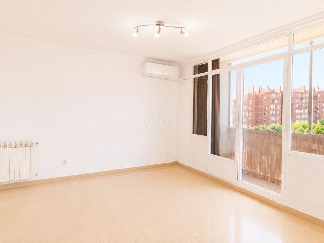 Piso en venta en Cerdanyola del Vallès, Canaletes Turonet. AMPLIO PISO DE 3 HABITACIONES CON ZONA COMUNITARIA Y GRAN PLAZA DE PARKING EN CANALETAS. Pisos Cerdanyola del.