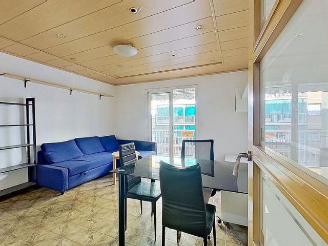 Piso en venta en Cerdanyola del Vallès, de 65 m² 3 habitaciones por 235.000