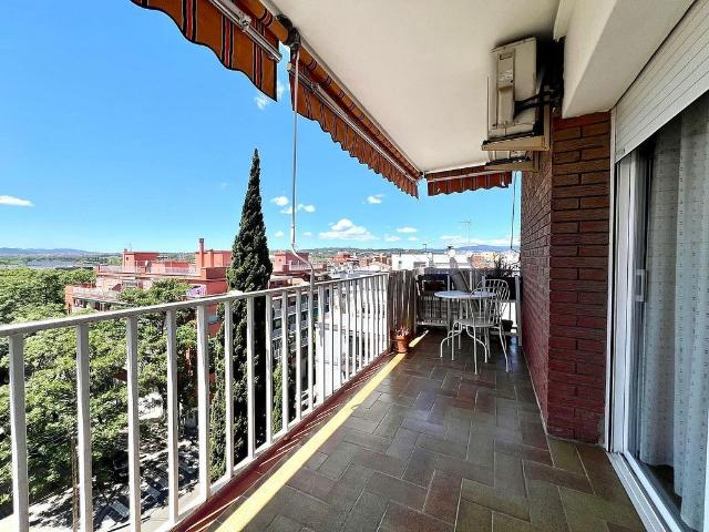 Piso en venta en Cerdanyola del Vallès, de 70 m² 3 habitaciones por 285.000