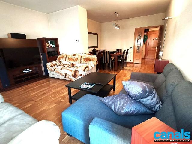 Piso en venta en Cerdanyola del Vallès, de 105 m² 3 habitaciones por 420.000