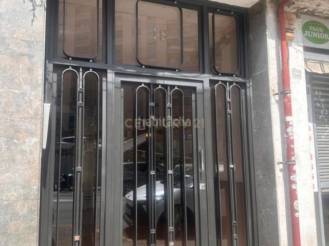 Piso en venta en Cerdanyola del Vallès, Martinica Ateneu. Piso acogedor con patio de uso exclusivo en Avinguda de la Primavera en Cerdanyola del Vallès. Pisos Cerdanyola del.