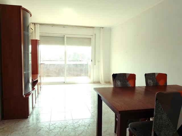 Piso en venta en Cervelló. 3 Habitaciones, CON ASCENSOR, EXTERIOR, BALCON, TRASTERO Y PLAZA DE APARCAMIENTO en la misma finca TODO INCLUIDO EN EL PRECIO. Pisos.