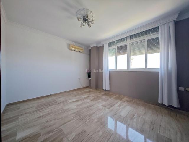 Piso en venta en Chiclana de la Frontera, La Banda Campo de Fútbol. Muy luminoso! Con tres dormitorios, amplia terraza cerrada y azotea. Pisos Chiclana de la.