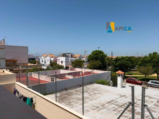 Piso en venta en Chiclana de la Frontera, La Banda Campo de Fútbol. PISO CON PATIO Y AZOTEA EN ZONA PANZACOLA, CHICLANA!. Pisos Chiclana de la.