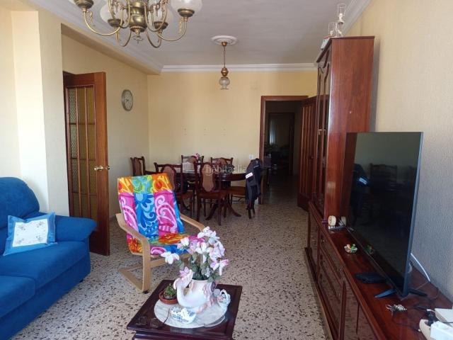 Piso en venta en Chiclana de la Frontera, La Banda Campo de Fútbol. Piso de 4 dormitorios en Alameda de Solano. Pisos Chiclana de la.