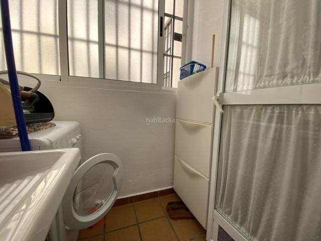 Piso en venta en Chipiona, La Laguna. Piso acogedor con piscina y garaje en urbanización tranquilaLe presentamos esta excelente vivienda situada en la primera planta de. Pisos.