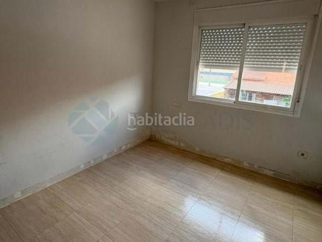 Piso en venta en Chozas de Canales. Vivienda unifamiliar adosada de 190 m para reformar a la venta en Chozas de Canales, Toledo.La vivienda consta de planta baja, pla. Pisos Chozas de.