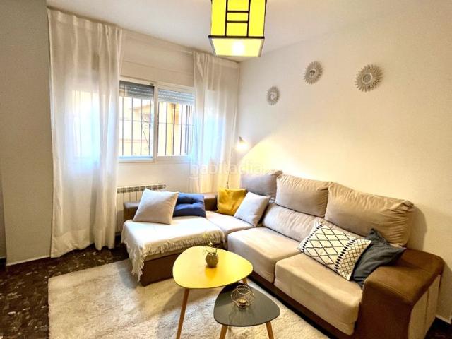 Piso en venta en Churriana de la Vega, Casco Histórico. VIVIENDA AMUEBLADA, CON 2 DORMITORIOS, 1 BAÑO COMPLETO, COCINA INDEPENDIENTE Y AMUEBLADA CON ZONA DE LAVADERO, GARAJE Y ASCENSOR. Pisos.