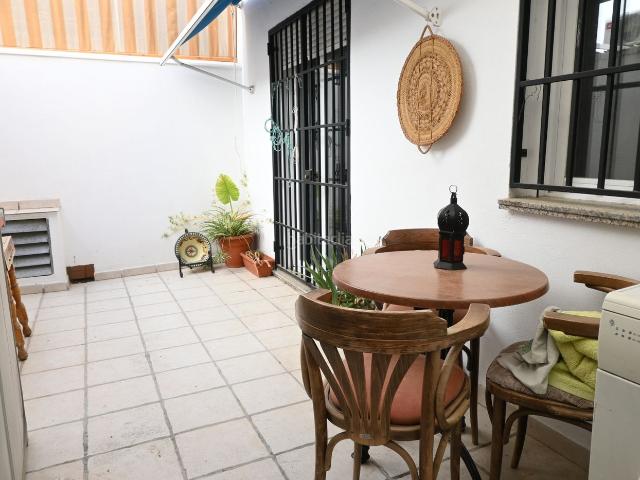 Piso en venta en Churriana de la Vega, Parque de la Ermita. Se vende piso de tres dormitorios con patio y garaje en Churriana de la vega. Pisos Churriana de la.