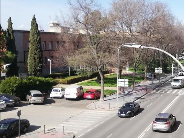 Piso en venta en Ciudad Real, Plaza de Toros. Piso exterior con garaje incluido junto a la nueva Ciudad Administrativa de Ciudad Real. Pisos Ciudad.