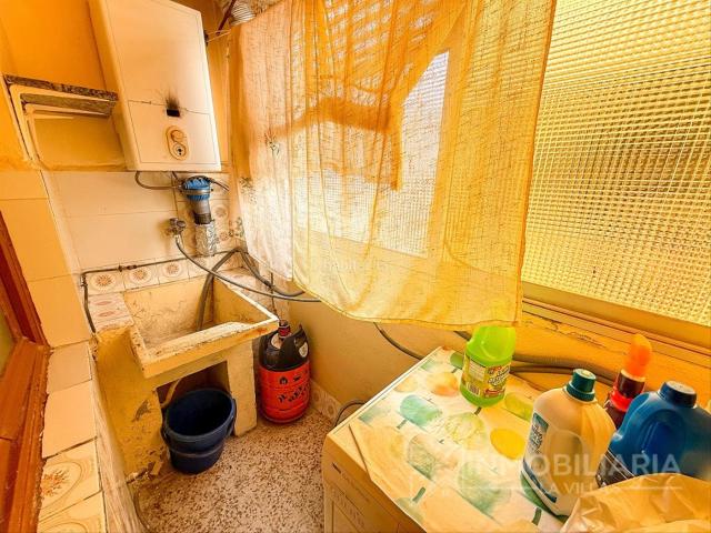 Piso en venta en Coín. Piso luminoso en tercera planta para reformar en Coín. Pisos.