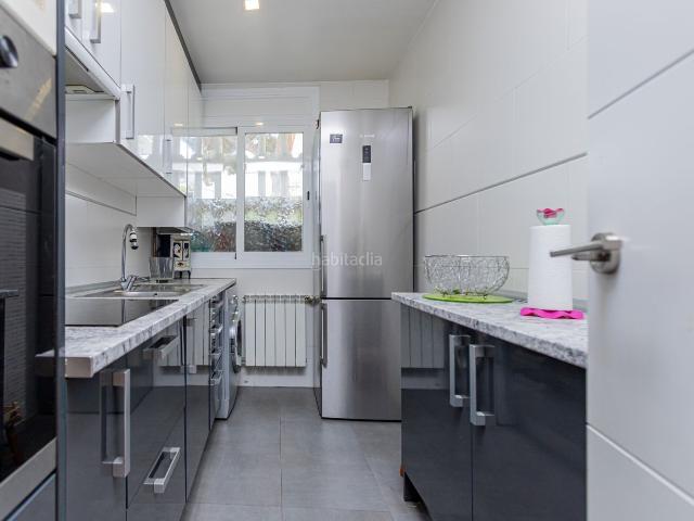 Piso en venta en Collado Villalba, Parque de la Coruña Las Suertes. PISO EN URBANIZACIÓN PRYCONSA PARA ENTRAR A VIVIR Piso en planta baja, consta de 3 habitaciones, cuarto de baño adaptado, salón c.