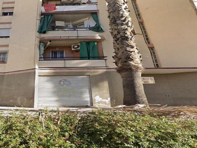 Piso en venta en Cornellà de Llobregat, de 43 m² 2 habitaciones por 98.000