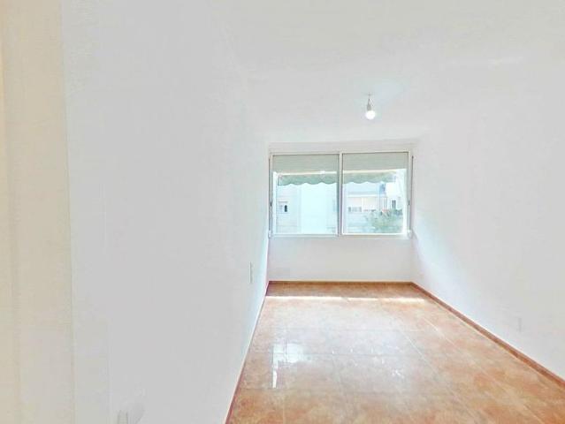 Piso en venta en Cornellà de Llobregat, de 50 m² 2 habitaciones por 160.500