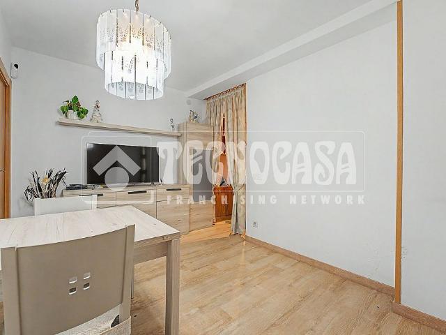 Piso en venta en Cornellà de Llobregat, de 58 m² 3 habitaciones por 249.000