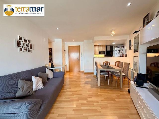Piso en venta en Cornellà de Llobregat, de 60 m² 2 habitaciones por 321.500