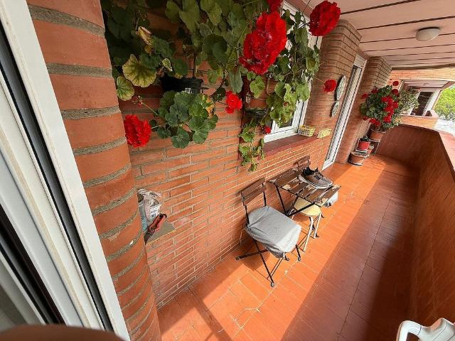 Piso en venta en Cornellà de Llobregat, de 96 m² 3 habitaciones por 380.000