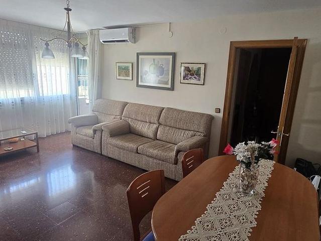 Piso en venta en Cornellà de Llobregat, de 104 m² 3 habitaciones por 320.000