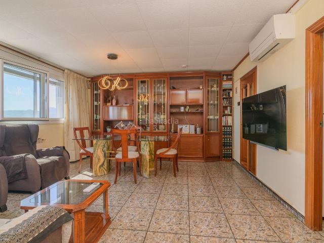 Piso en venta en Cornellà de Llobregat, Fontsanta Fatjó. Vistas panorámicas y luz a raudales en Fontsanta!. Pisos Cornellà de.