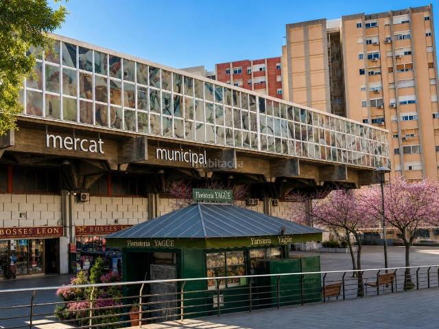 Piso en venta en Cornellà de Llobregat, La Gavarra. PISO A REFORMAR CON GRANDES POSIBILIDADES EN CALLE RAMONEDA!. Pisos Cornellà de.