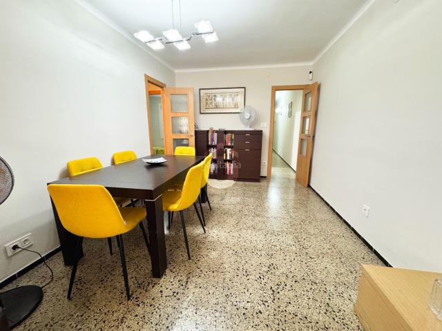 Piso en venta en Cornellà de Llobregat, La Gavarra. Piso en venta en Cornella. Pisos Cornellà de.