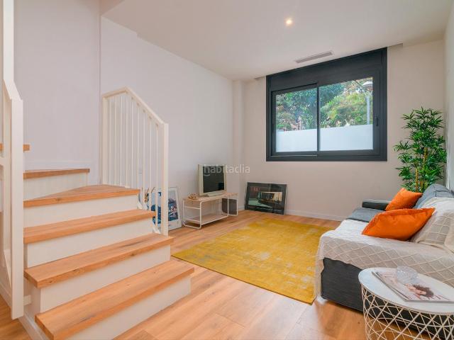 Piso en venta en Cornellà de Llobregat, La Gavarra. VIVIENDA DE OBRA NUEVA TIPO DÚPLEX DE 3 HABITACIONES Y 2 BAÑOS. Pisos Cornellà de.