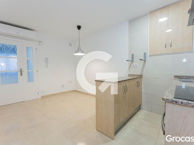 Piso en venta en Cornellà de Llobregat, Riera. Acogedora vivienda exterior con patio. Pisos Cornellà de.