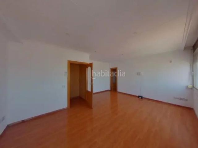 Piso en venta en Cornellà de Llobregat, Sant Ildefons. Cornellà de Llobregat 8Barcelona. EN RENTABILIDAD se vende alquilado, no se puede visitar ni hipotecar. Pisos Cornellà de.