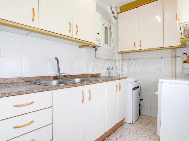 Piso en venta en Cornellà de Llobregat, Sant Ildefons. DOS HABITACIONES CUARTA PLANTA SIN ASCENSOR. Pisos Cornellà de.