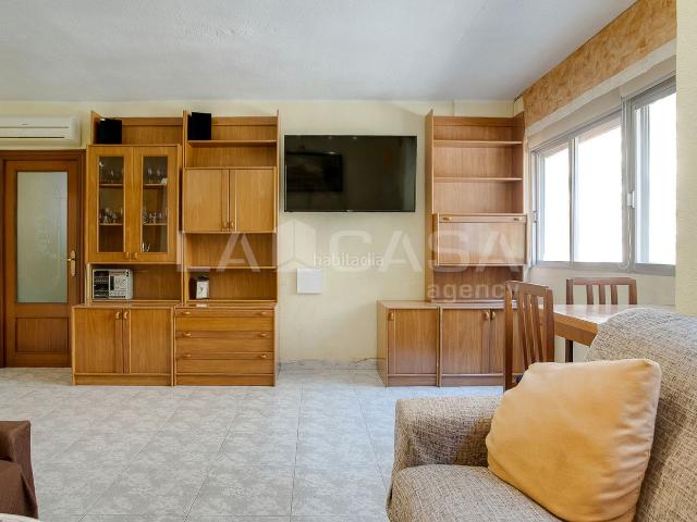 Piso en venta en Cornellà de Llobregat, Sant Ildefons. GRAN OPORTUNIDAD! PISO DE 3 HABITACIONES COMPLETAMENTE EXTERIOR PARA ENTRAR A VIVIR. Pisos Cornellà de.
