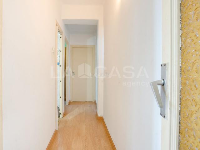 Piso en venta en Cornellà de Llobregat, Sant Ildefons. Piso de 66 m con 3 dormitorios y ascensor en Bedoll, Cornellà de Llobregat. Pisos Cornellà de.