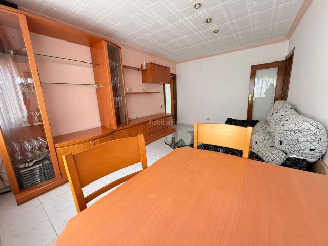 Piso en venta en Cornellà de Llobregat, Sant Ildefons. Piso en san idelfonso con ascensor y mucha luz. Pisos Cornellà de.