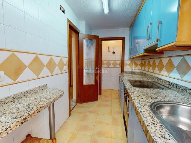 Piso en venta en Córdoba, Centro. MAGNIFICA VIVIENSA SITUADA EN PLENA JUDERIA, CON TRES DORMITOIRIOS, BAÑO y COCINA CON ACCESO A UN AMPLIO PATIO!. Pisos.