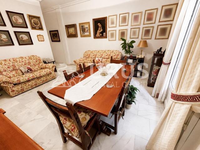 Piso en venta en Córdoba, Centro. Amplio piso con ascensor, balcón y trastero en pleno Centro de Córdoba. Pisos.
