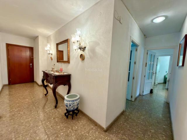 Piso en venta en Córdoba, Centro. AMPLIO PISO FAMILIAR EN EL CENTRO DE CÓRDOBA CON TERRAZA, GARAJE Y GRAN TRASTERO. Pisos.